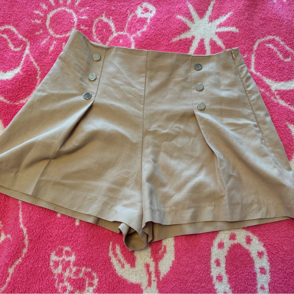 Beige pleated button shorts